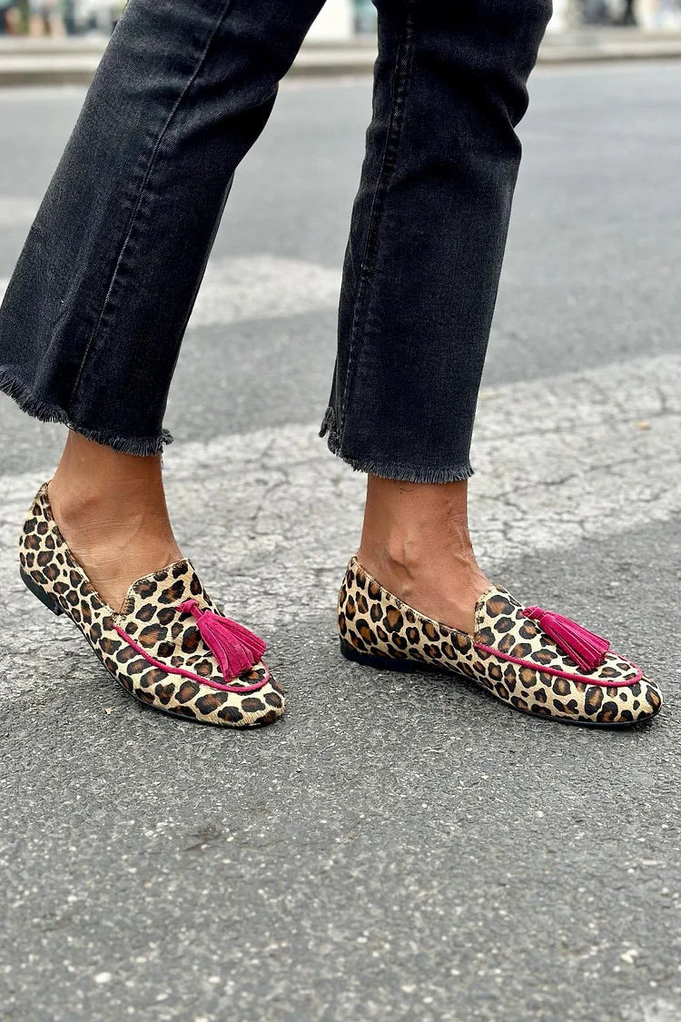 ANIMAL PRINT LOAFER WITH FUCHSIA TASSEL