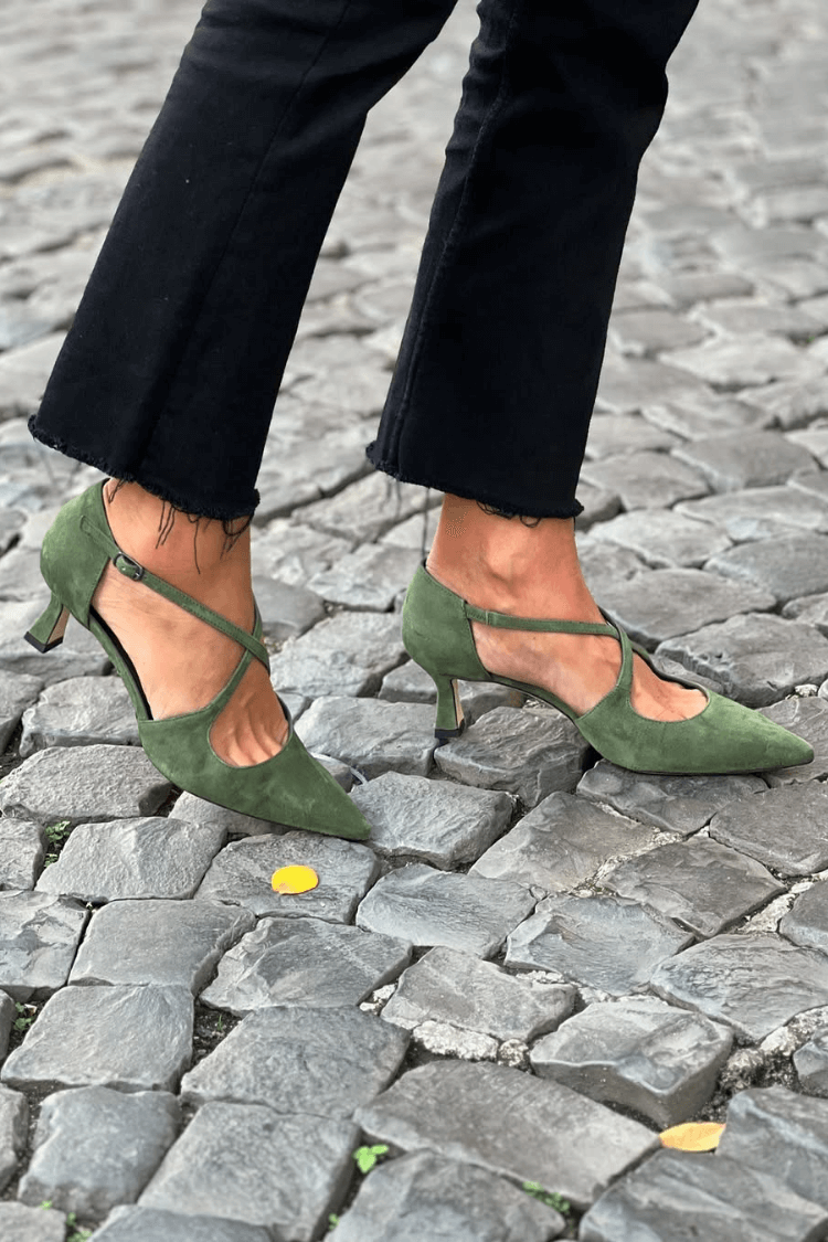 SLINGBACK PUMPS WITH THIN STRAP