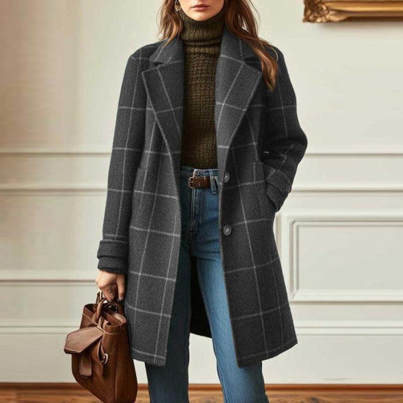 Sally – Classic Checkered Coat