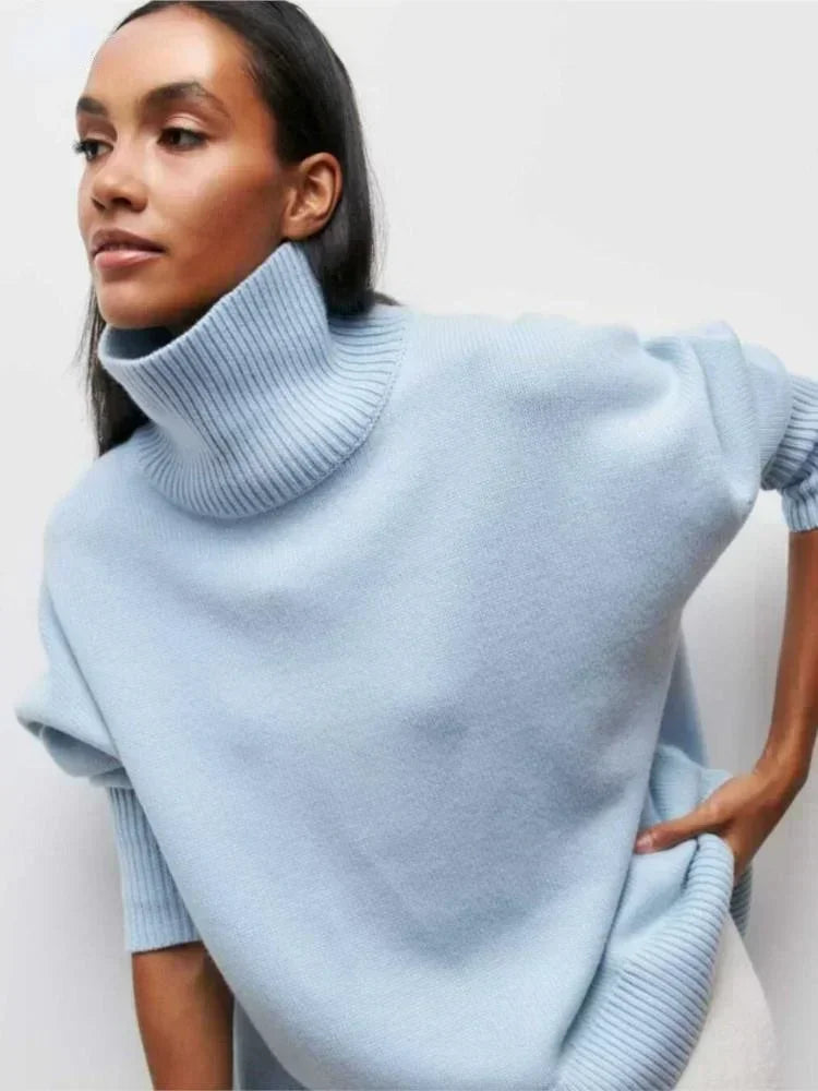 Olivia - Sweater with Turtle Necklace