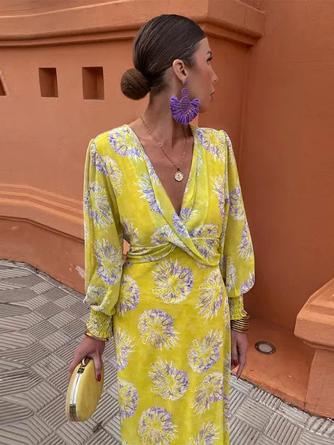 Vela - Women's Midi Dress with Twisted Print