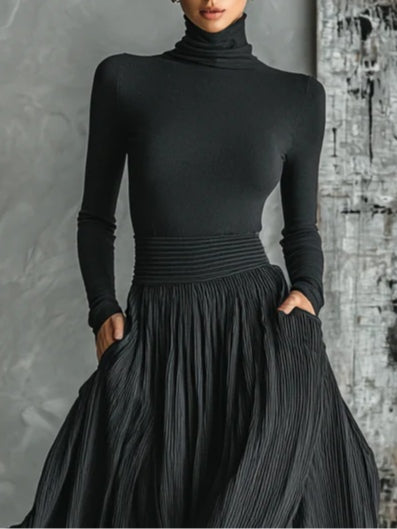 Soraya - Set including pleated skirt and long-sleeve black t-shirt