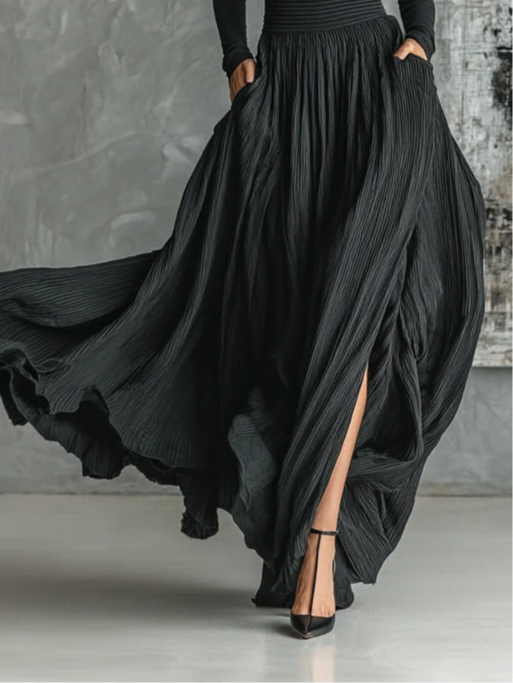 Soraya - Set including pleated skirt and long-sleeve black t-shirt