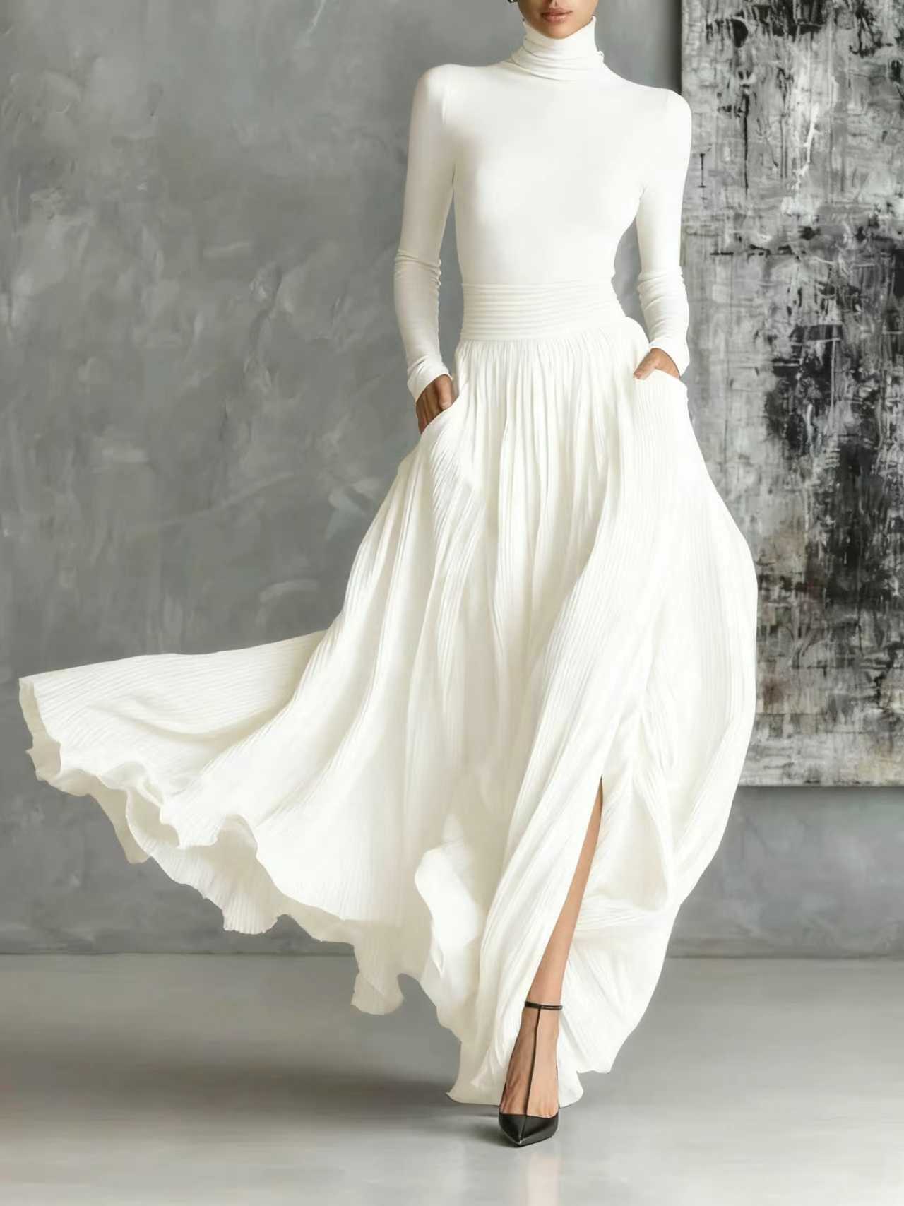 Soraya - Set including pleated skirt and long-sleeve black t-shirt
