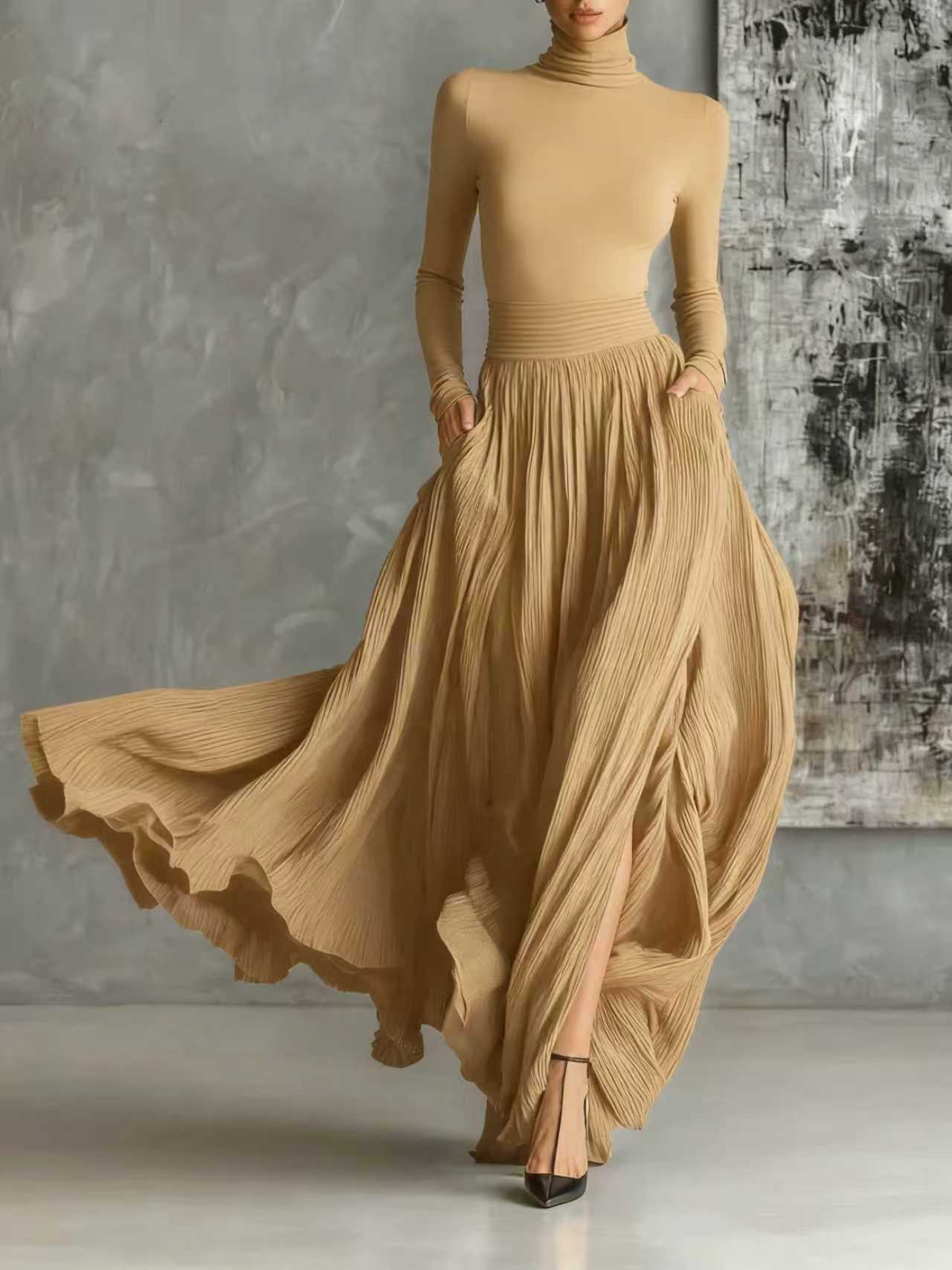 Soraya - Set including pleated skirt and long-sleeve black t-shirt