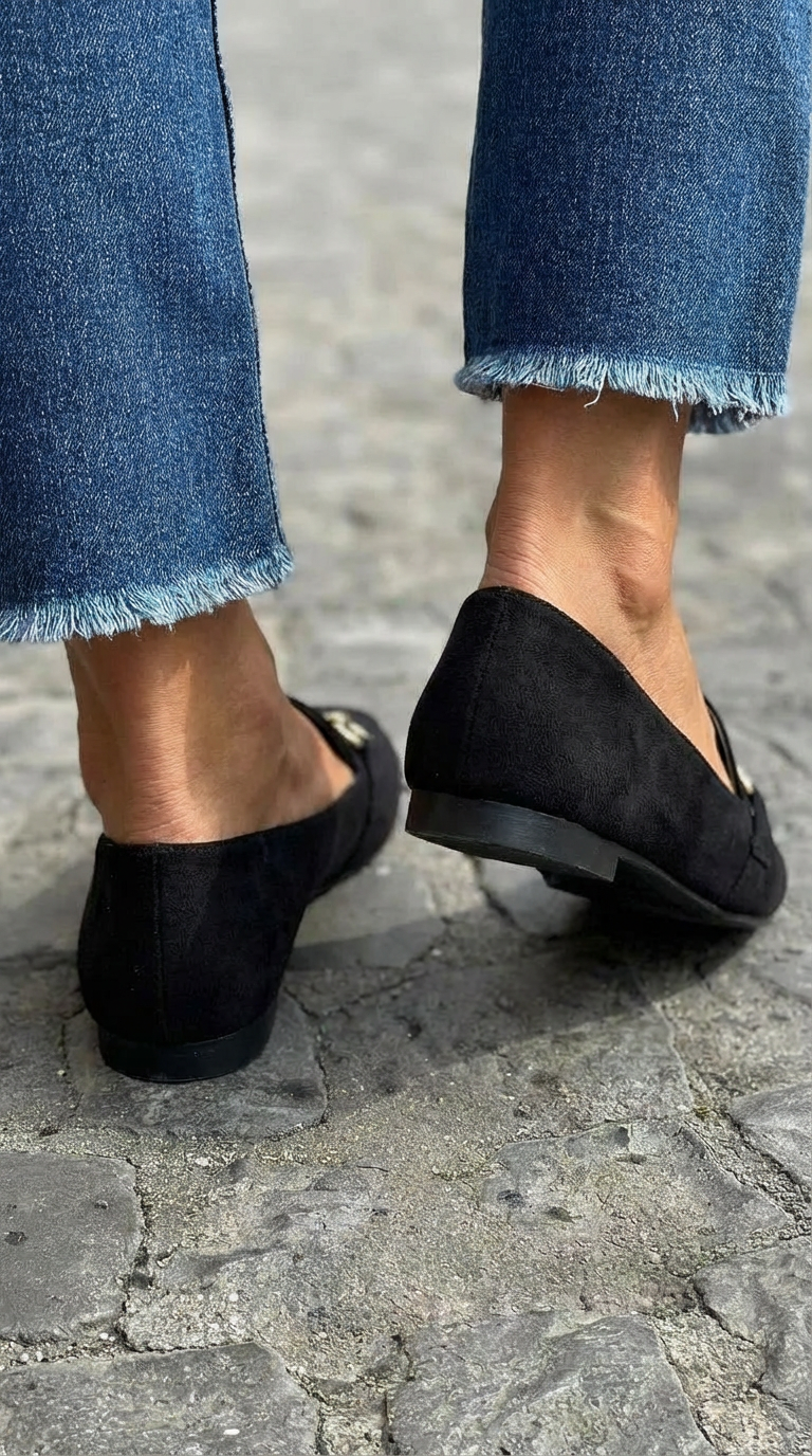 BLACK LOAFERS WITH GOLDEN BUCKLE