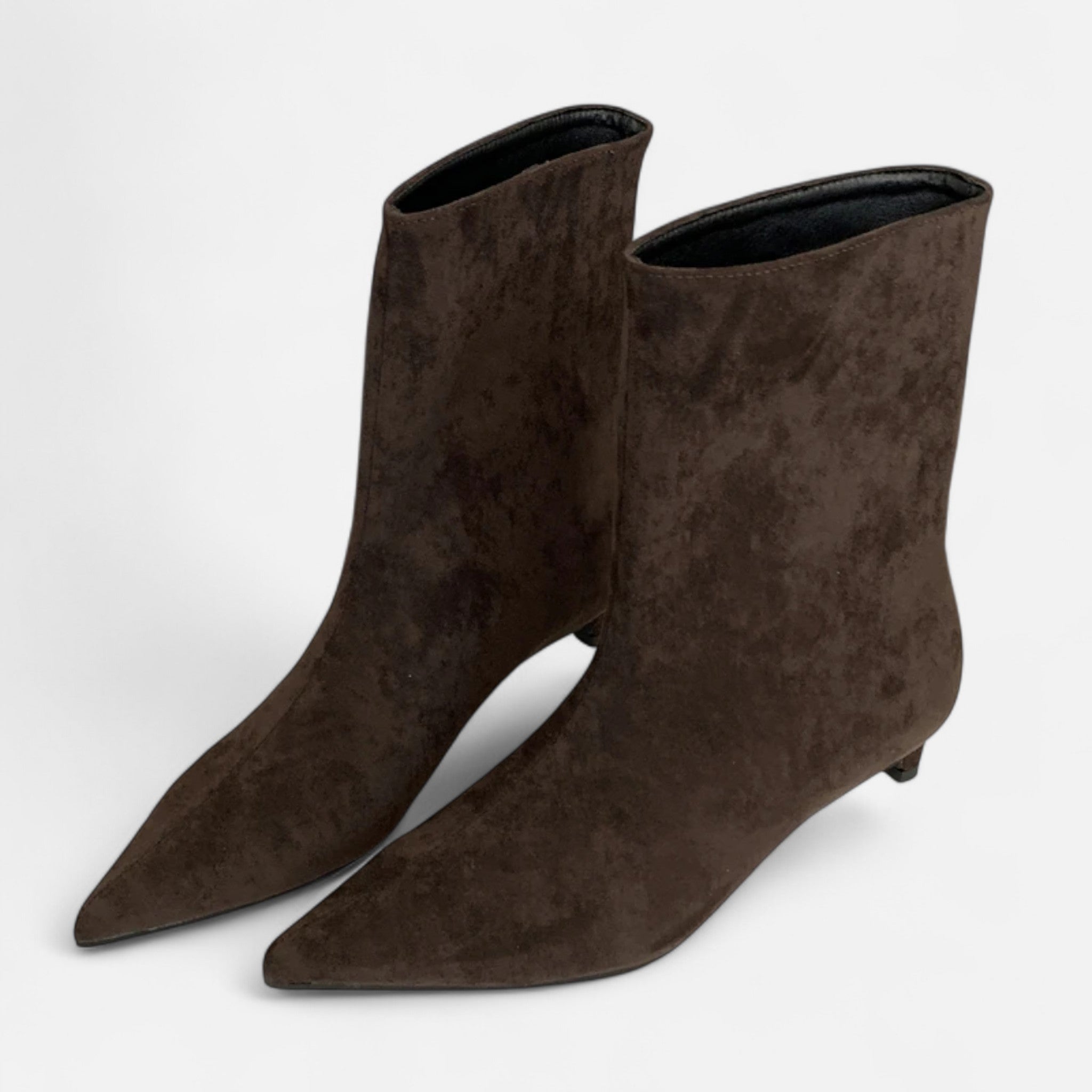 Ancienne Monde | Vintage Pointed Ankle Boots with Low Heel