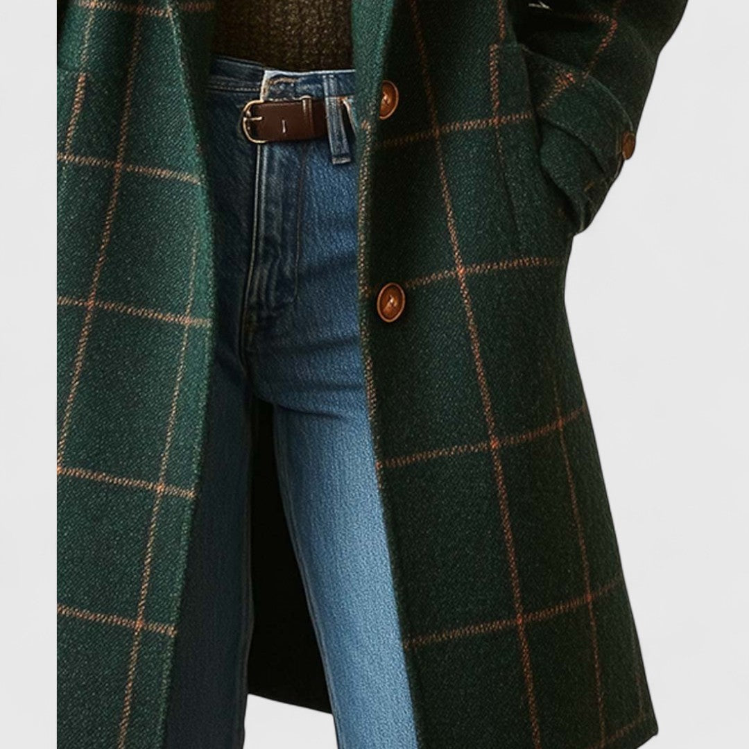 Sally – Classic Checkered Coat