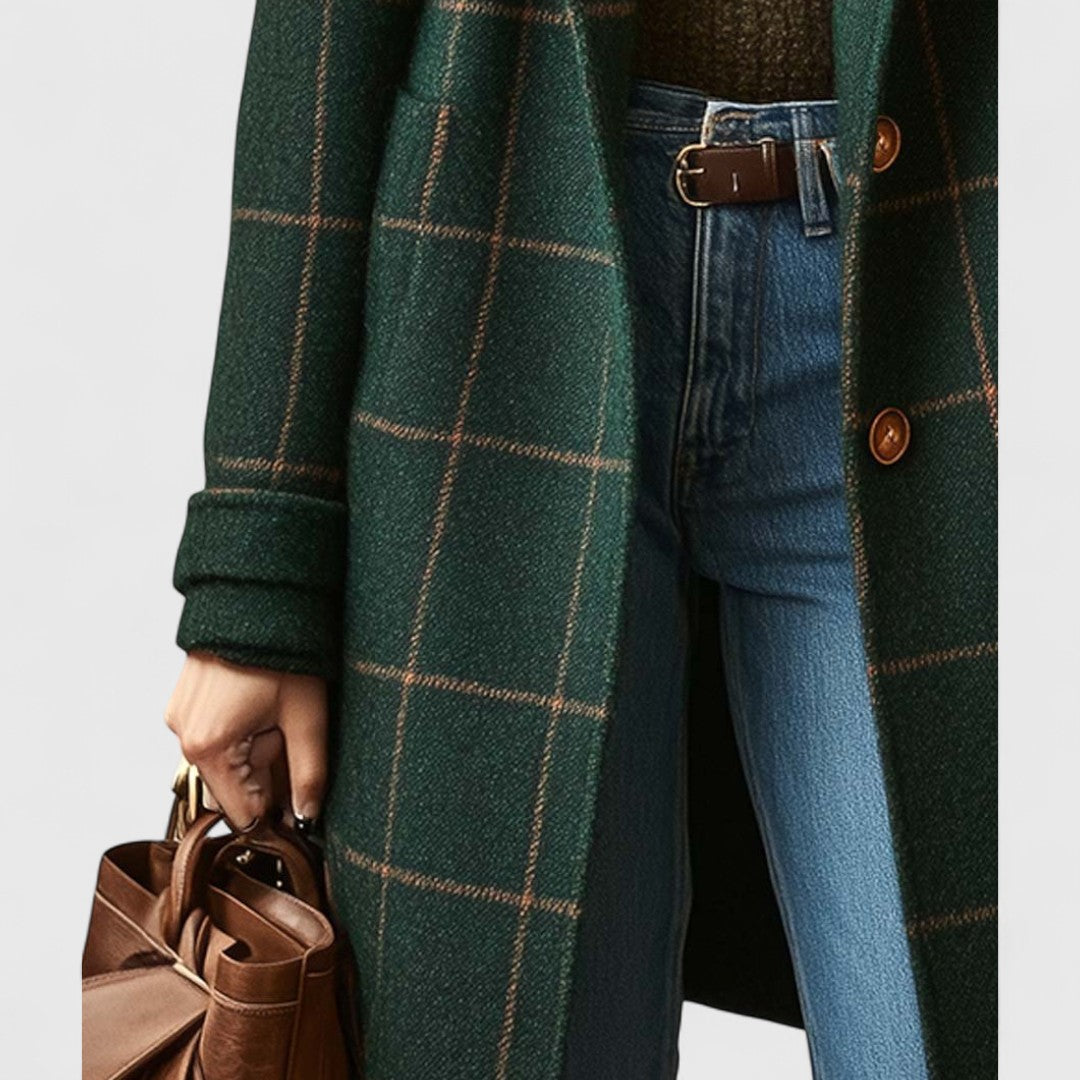 Sally – Classic Checkered Coat